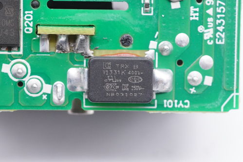 内置纳微NV6134A氮化镓功率芯片,摩托罗拉Edge X30标配68W氮化镓快充拆解