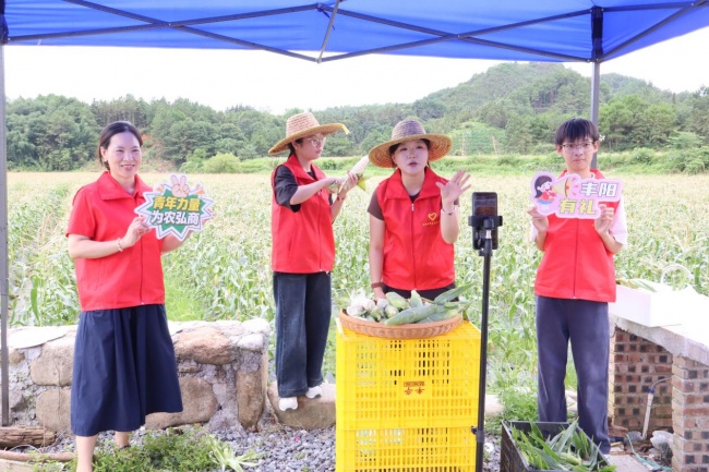 田间直播间赋能乡村产业!广工程学子赴连州丰阳助力百千万工程